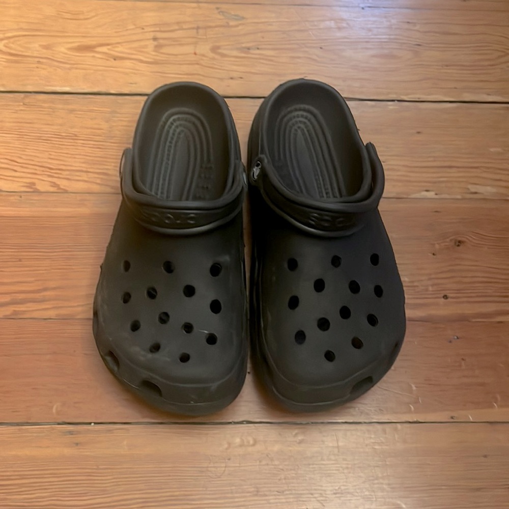 Black, Size 8 Men’s and Size 10 Women’s Crocs.